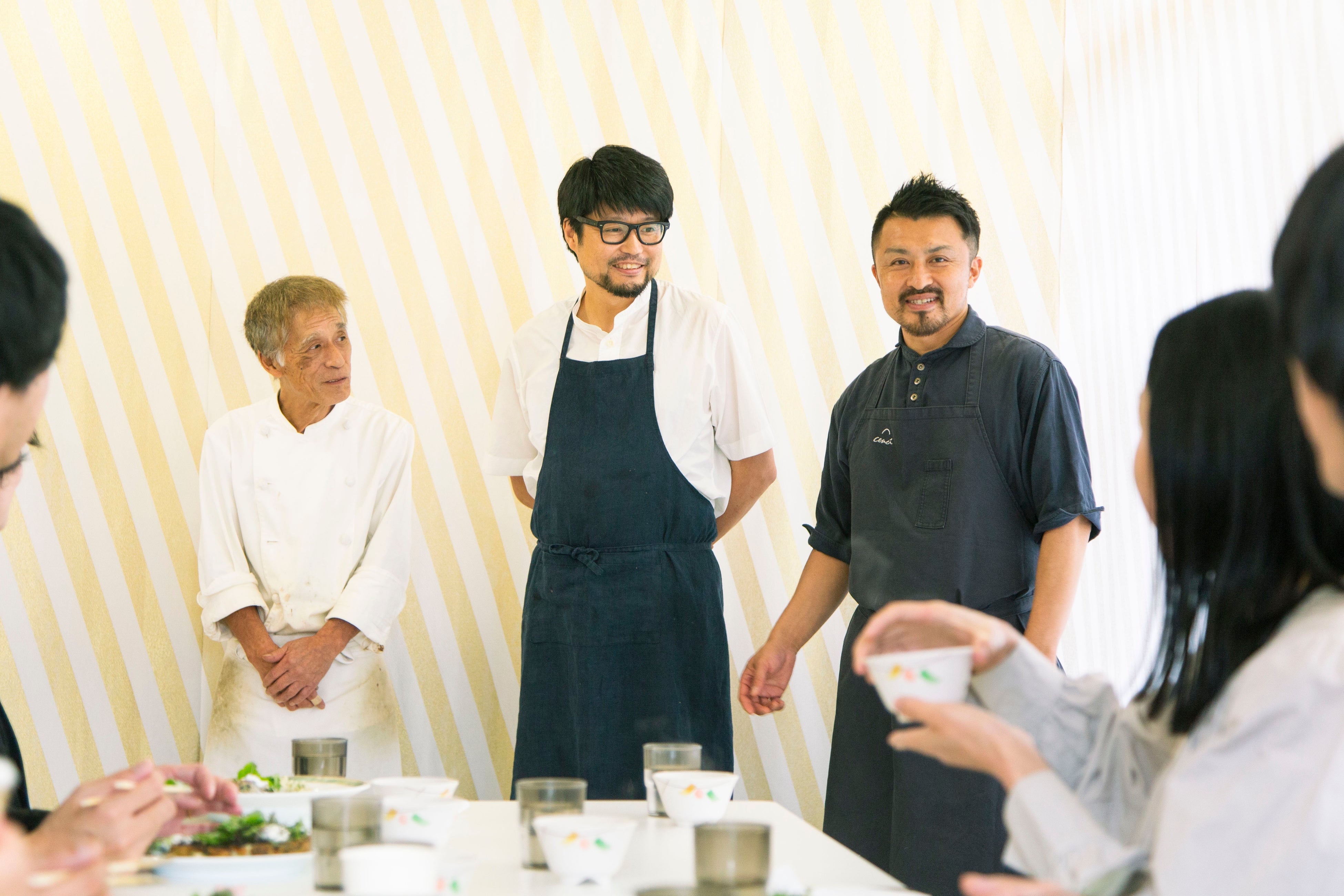 右からcenciの坂本健氏、縄屋の吉岡幸宣氏、道の駅の尾谷シェフ