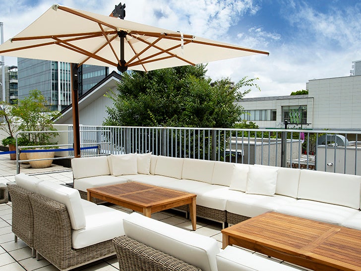 開放的な空の下が心地よいイータリー湘南店テラス