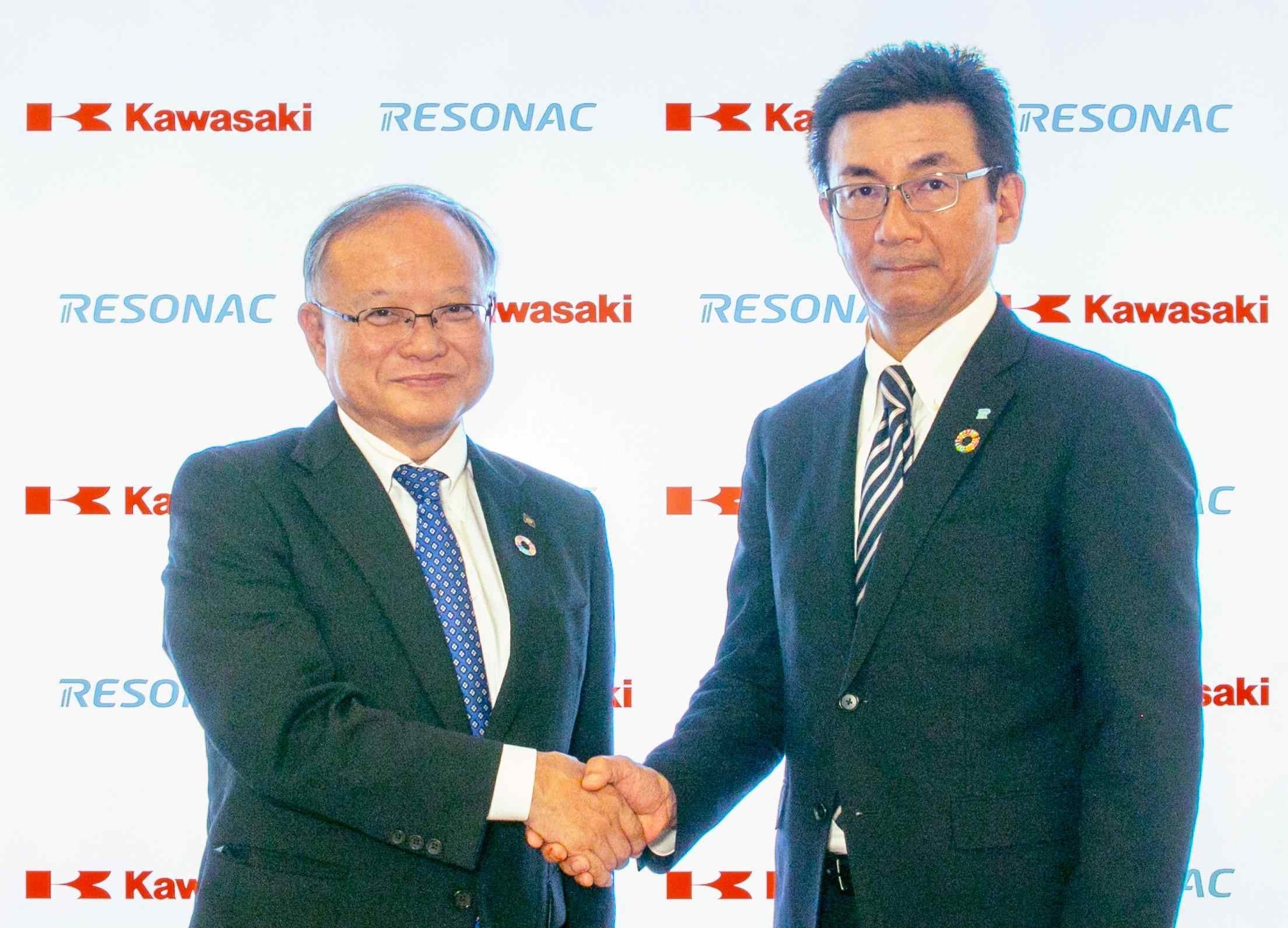 左）川崎重工業㈱ 常務執行役員 水素戦略本部長 原田 英一 、右）㈱レゾナック 理事 基礎化学品事業部長 原 聡