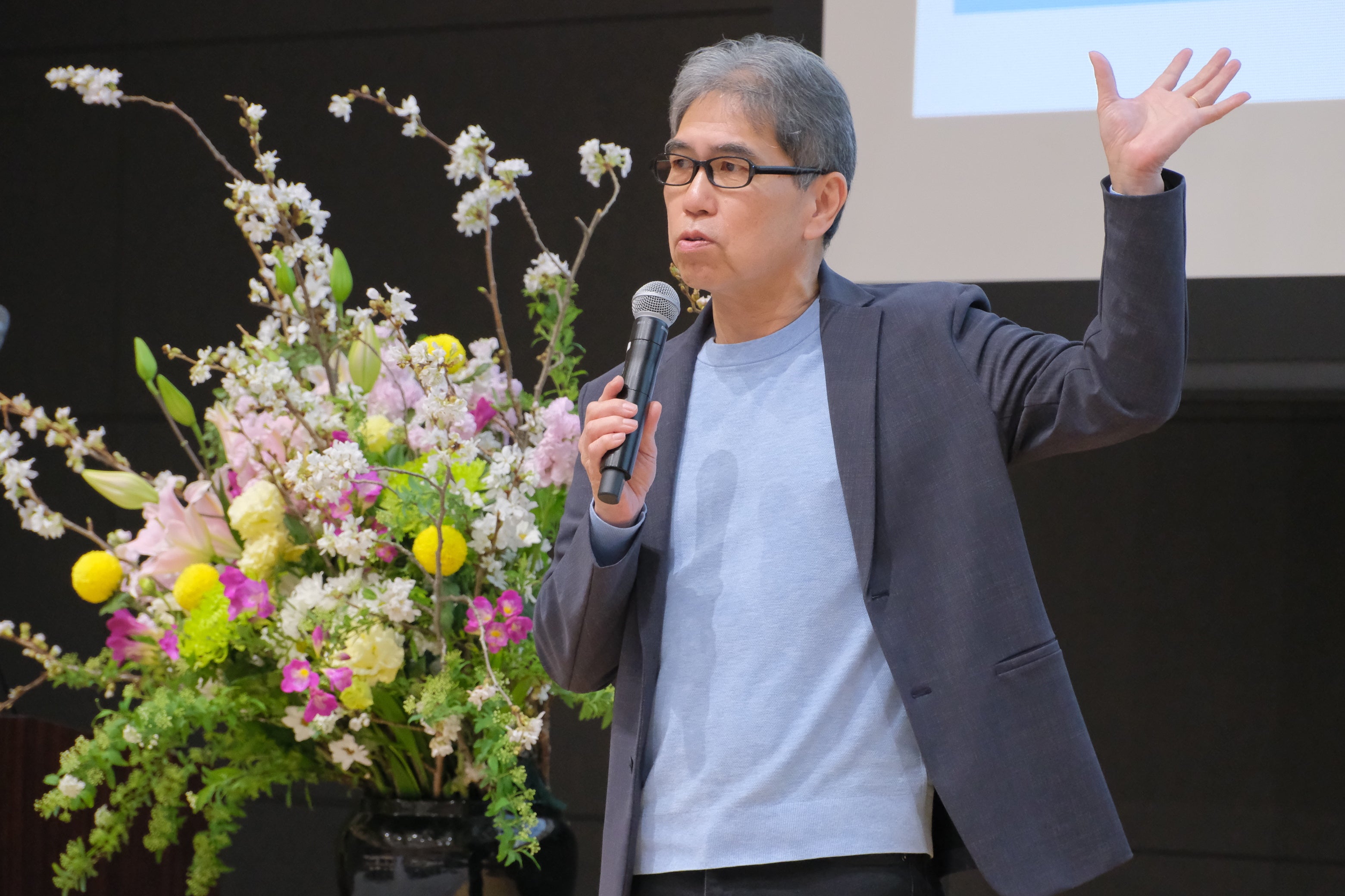 新入社員へメッセージを贈る髙橋CEO