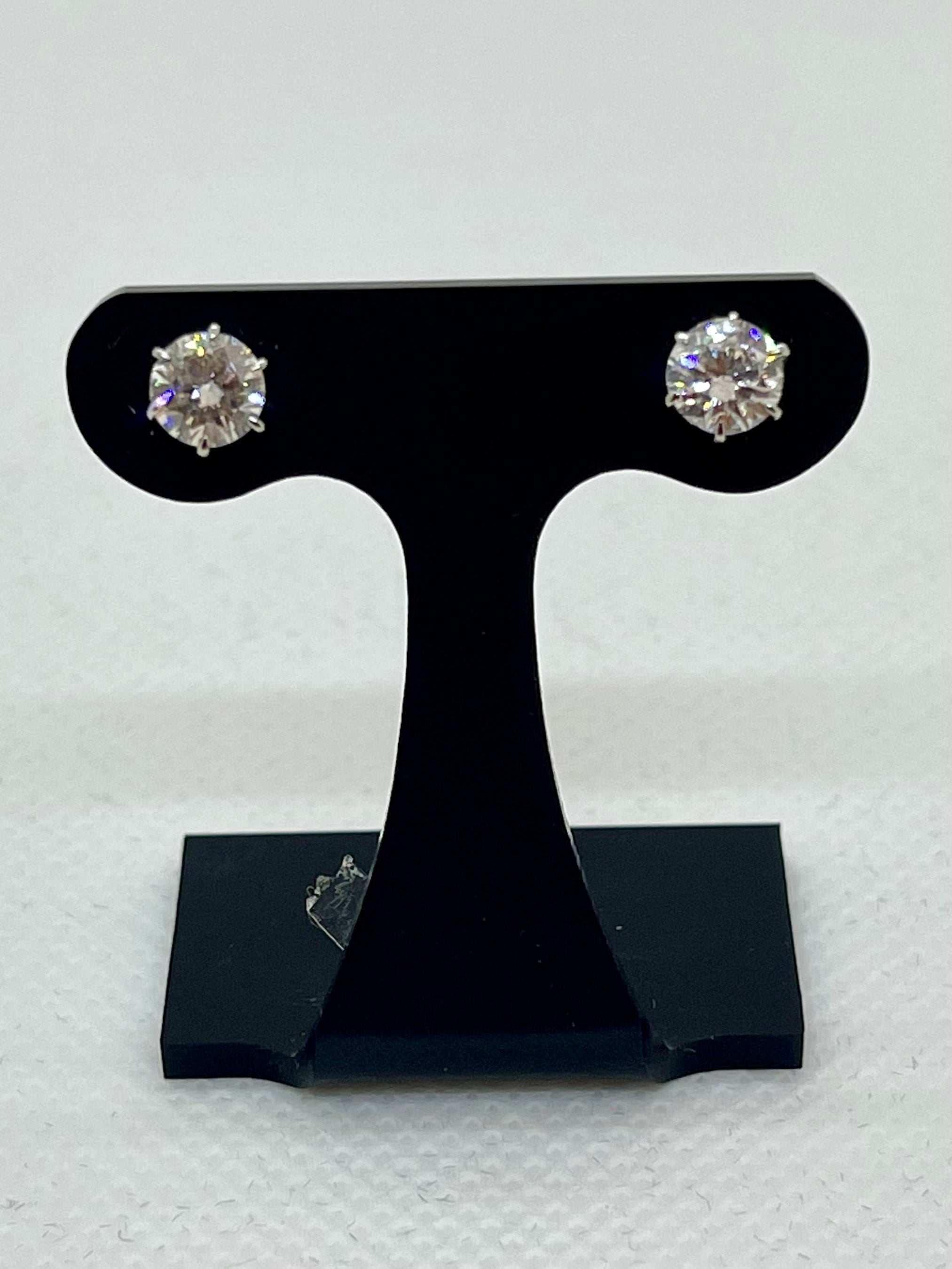 1粒ダイヤモンドピアス