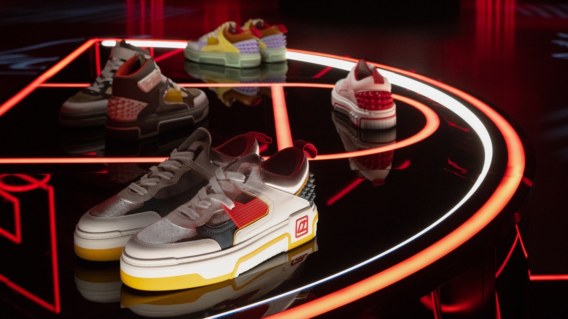 クリスチャン ルブタンの2024年春のメンズコレクションを発表 | 株式