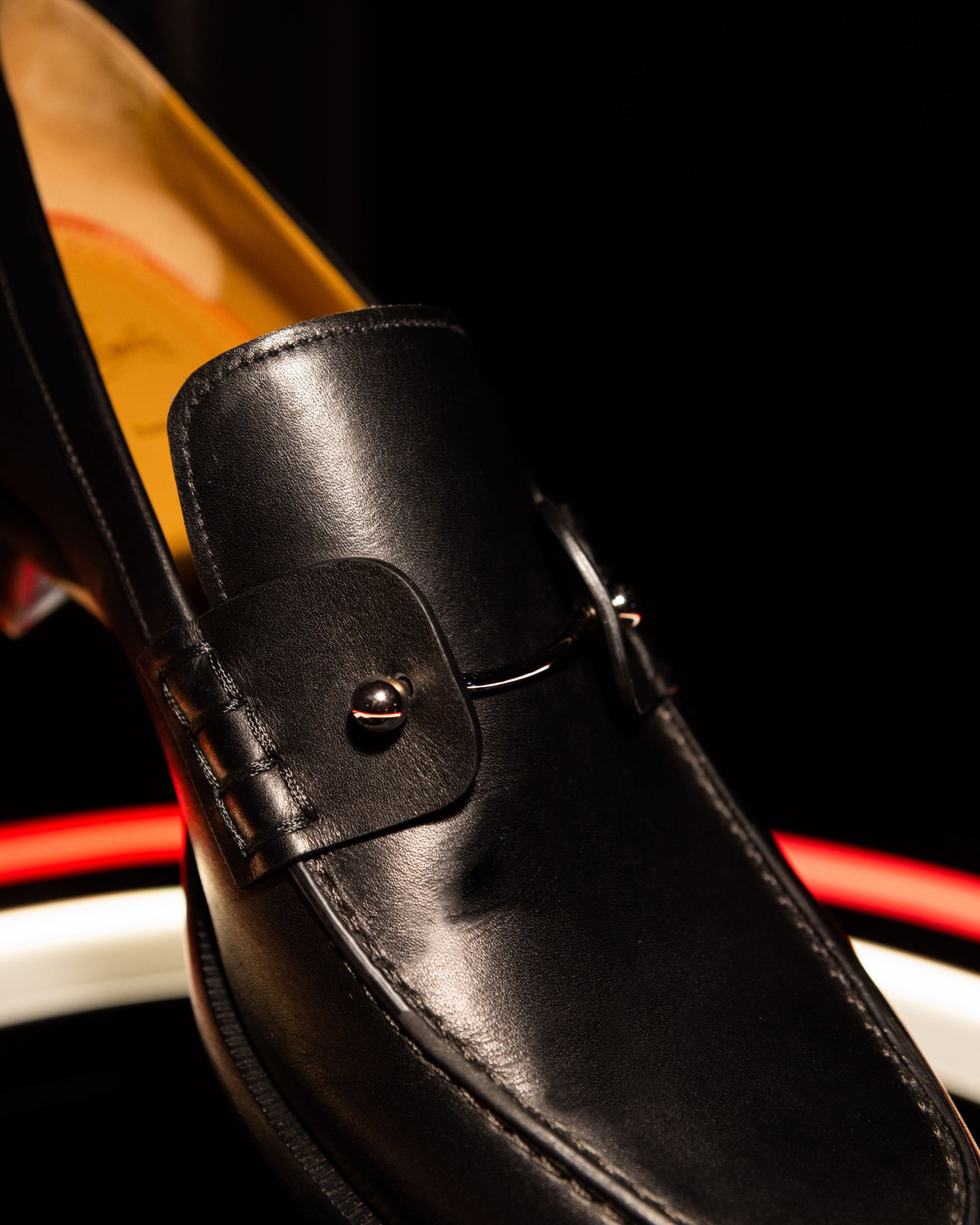 クリスチャン ルブタンの2024年春のメンズコレクションを発表 | 株式