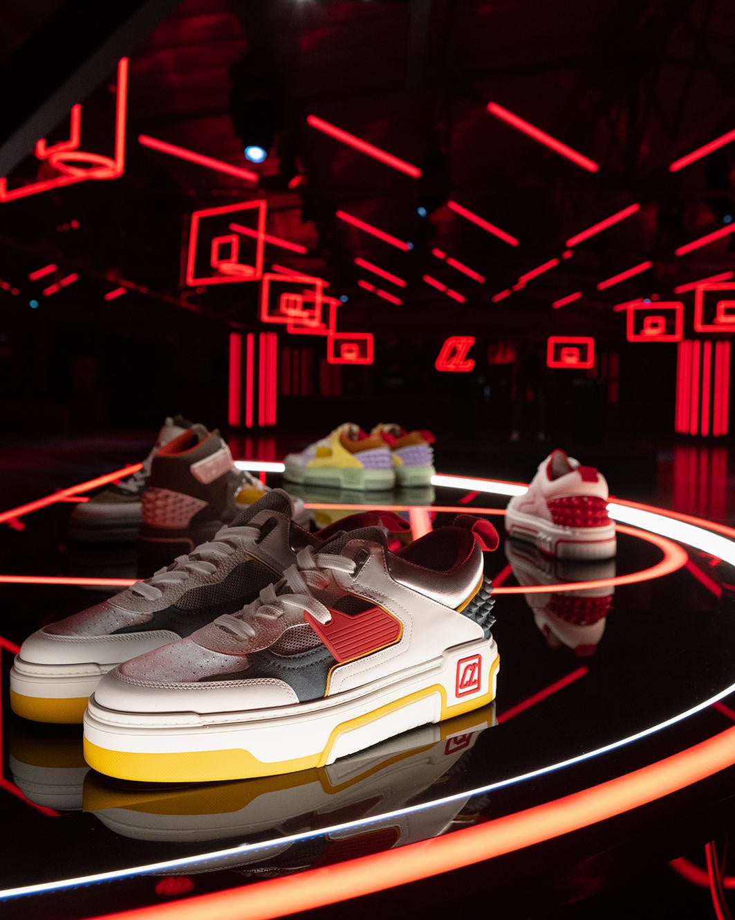 クリスチャン ルブタンの2024年春のメンズコレクションを発表 | 株式