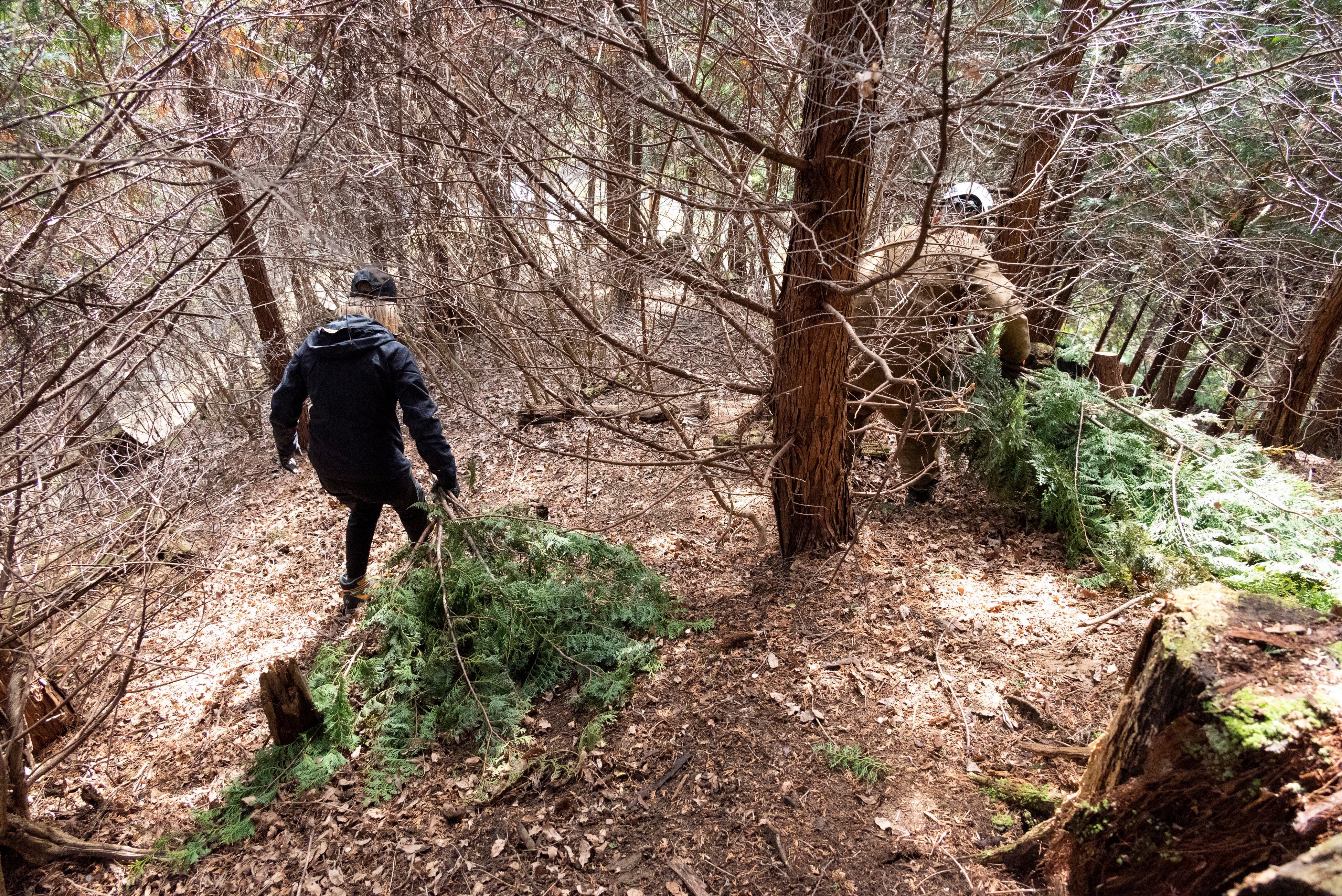 未利用端材の回収作業