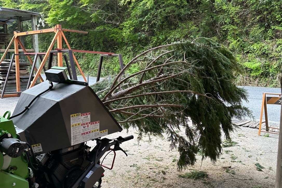 回収した林地残材の粉砕