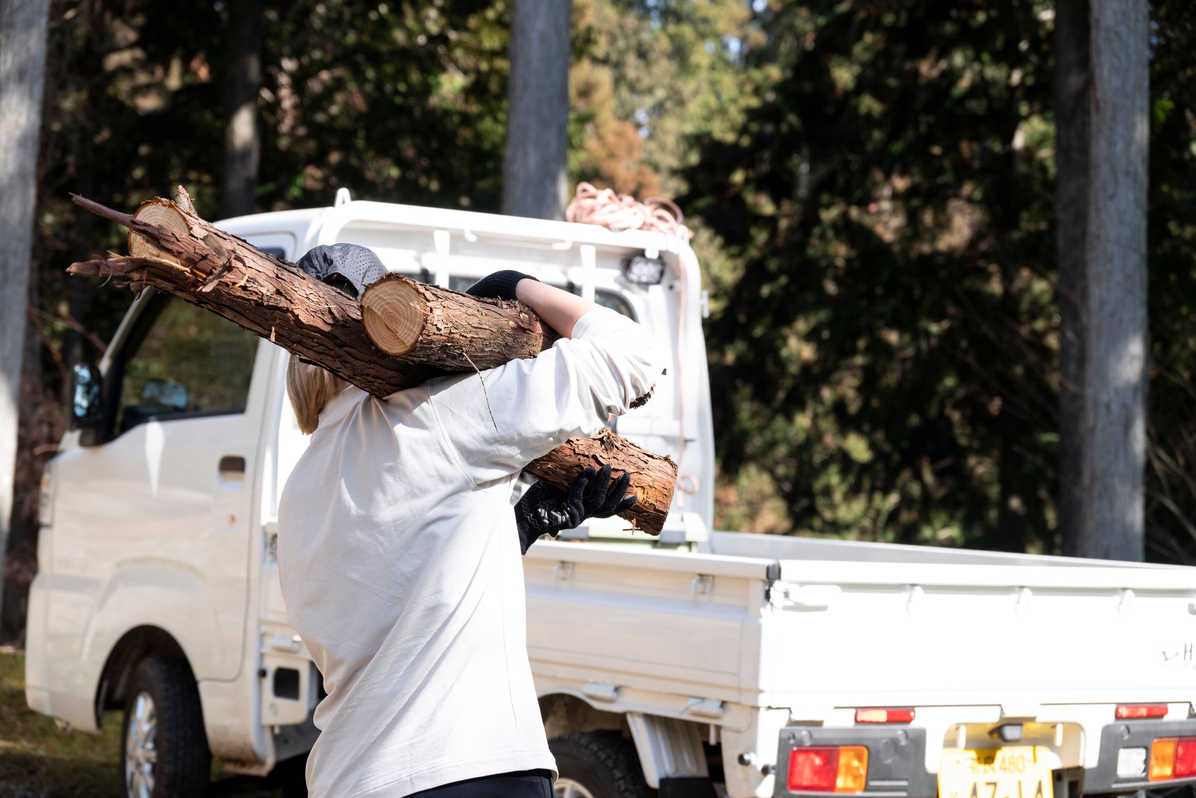 間伐材の積み込み
