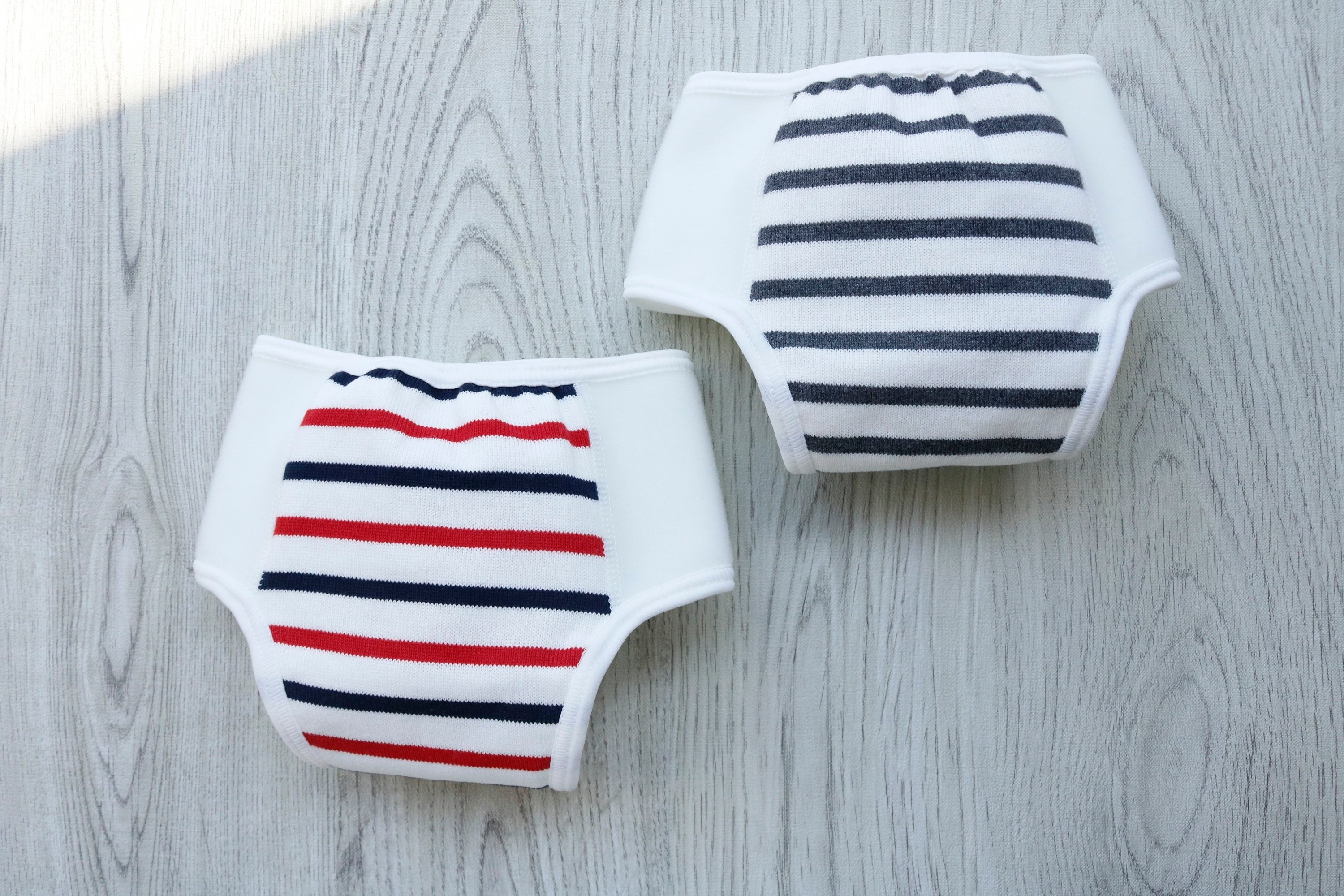 左：ネイビー×レッド、右：グレー