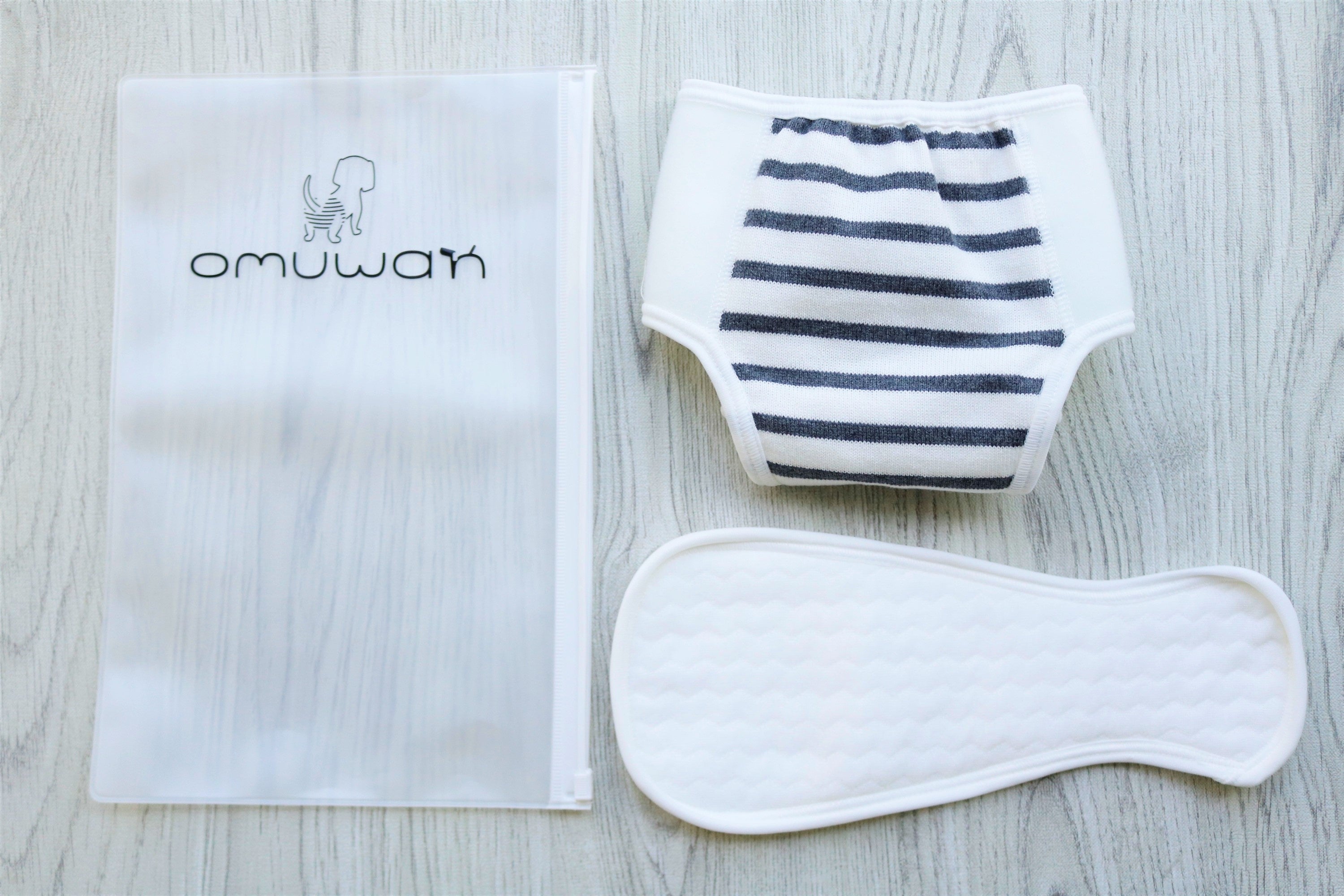 「基本パック」（おむつカバー：グレー、吸水布パッド、ロゴ入りオリジナルポーチ）