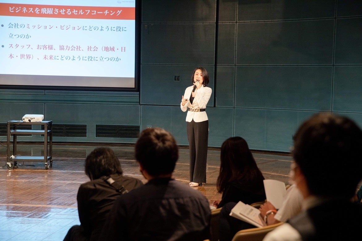 セミナーに登壇をする北原