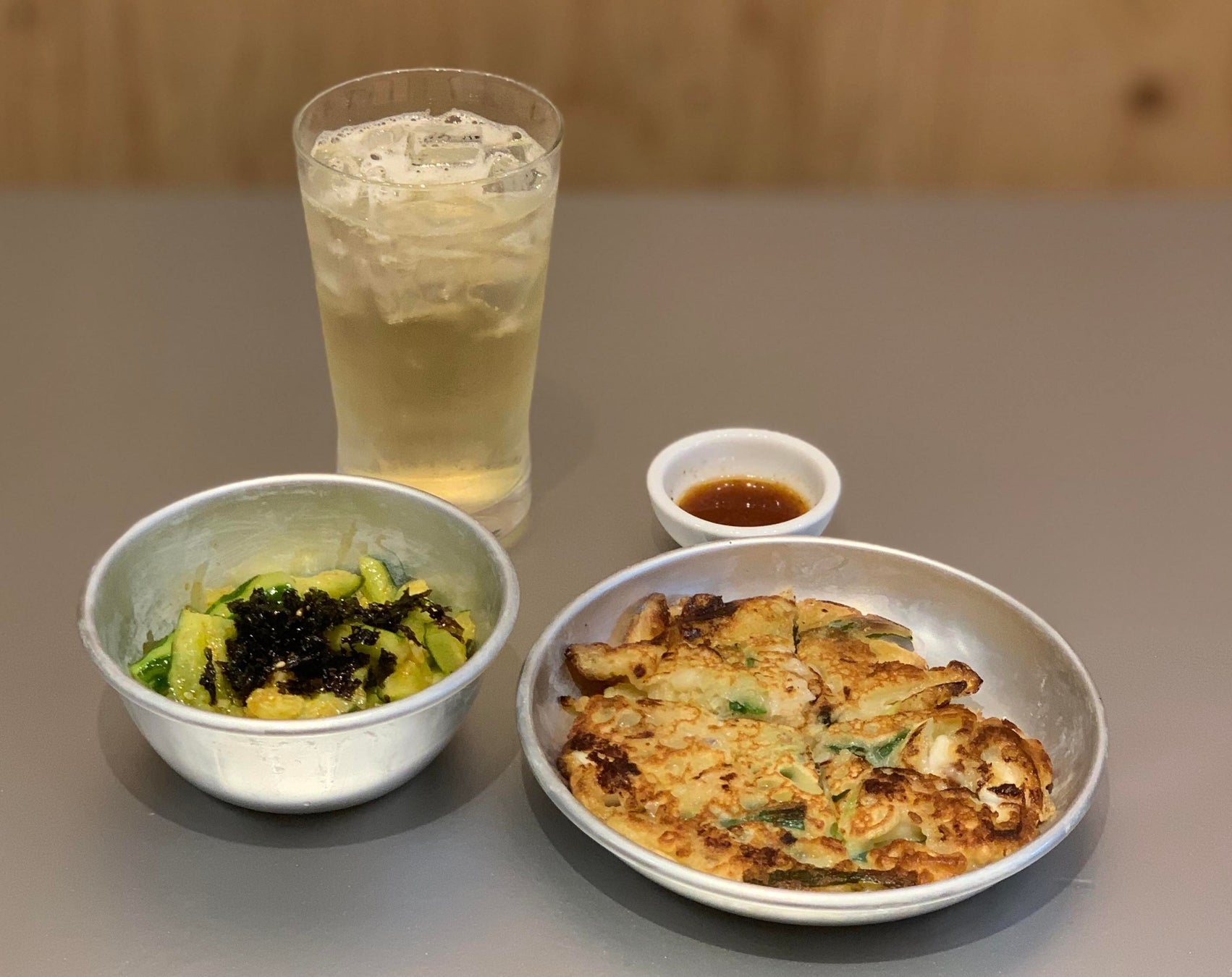 つまみ&アルコールメニューも充実