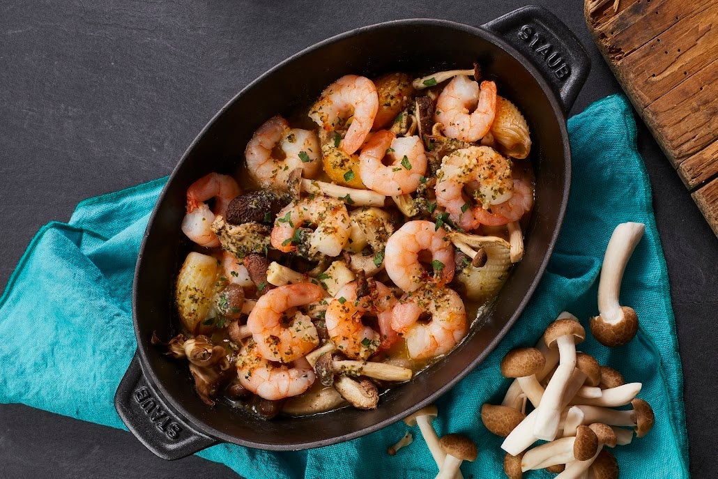 ブルゴーニュ地方の料理スタイルにインスパイアされたシーフードとキノコ（茸）を使った豊かな味わいを楽しめる料理