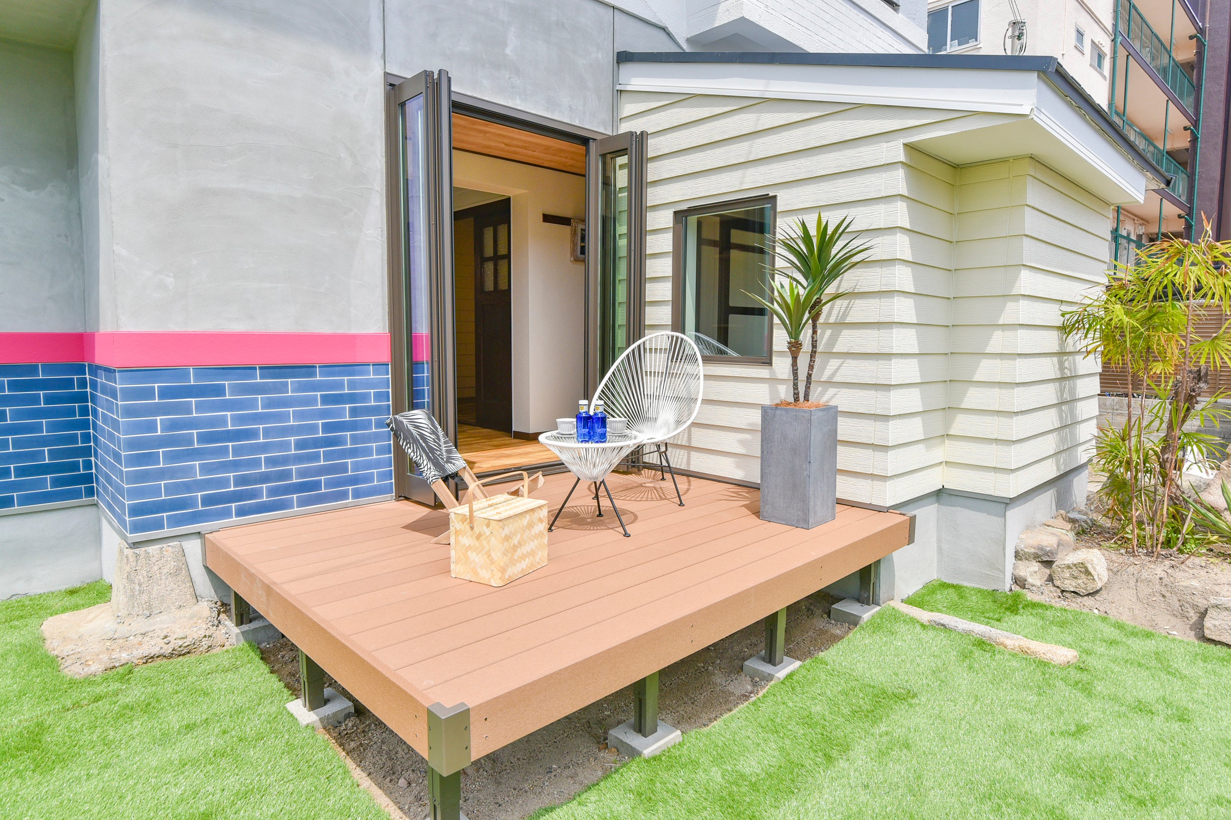 ウッドデッキ（建物東側）