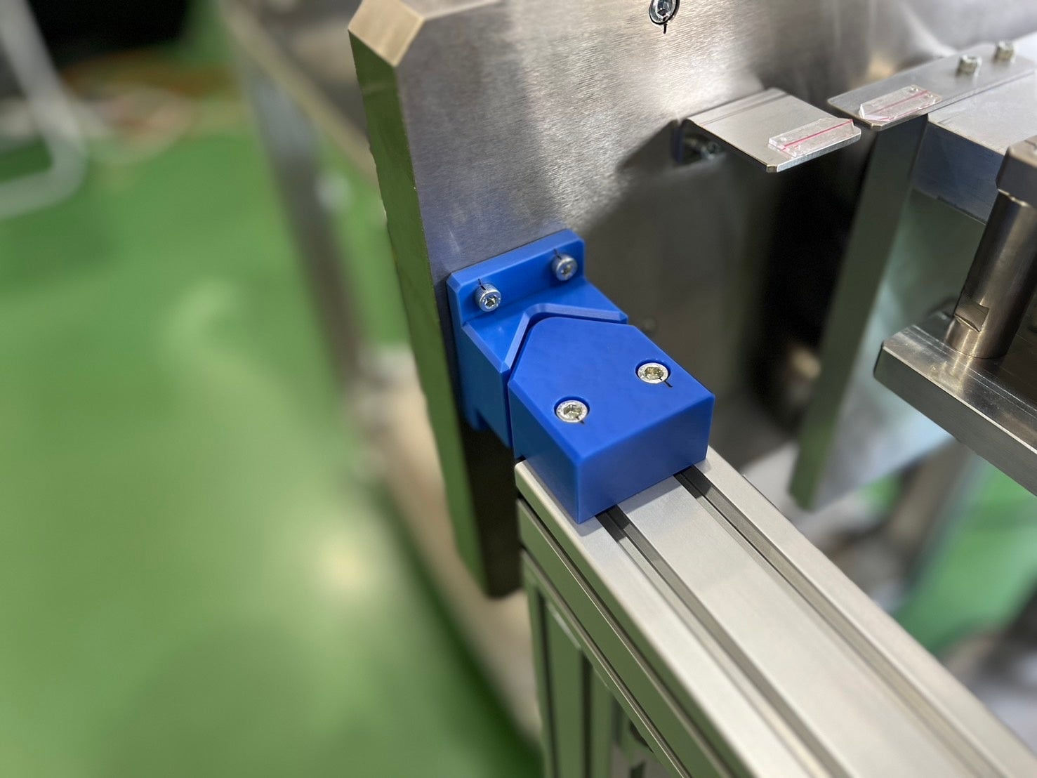 台車の位置だし用Vブロック