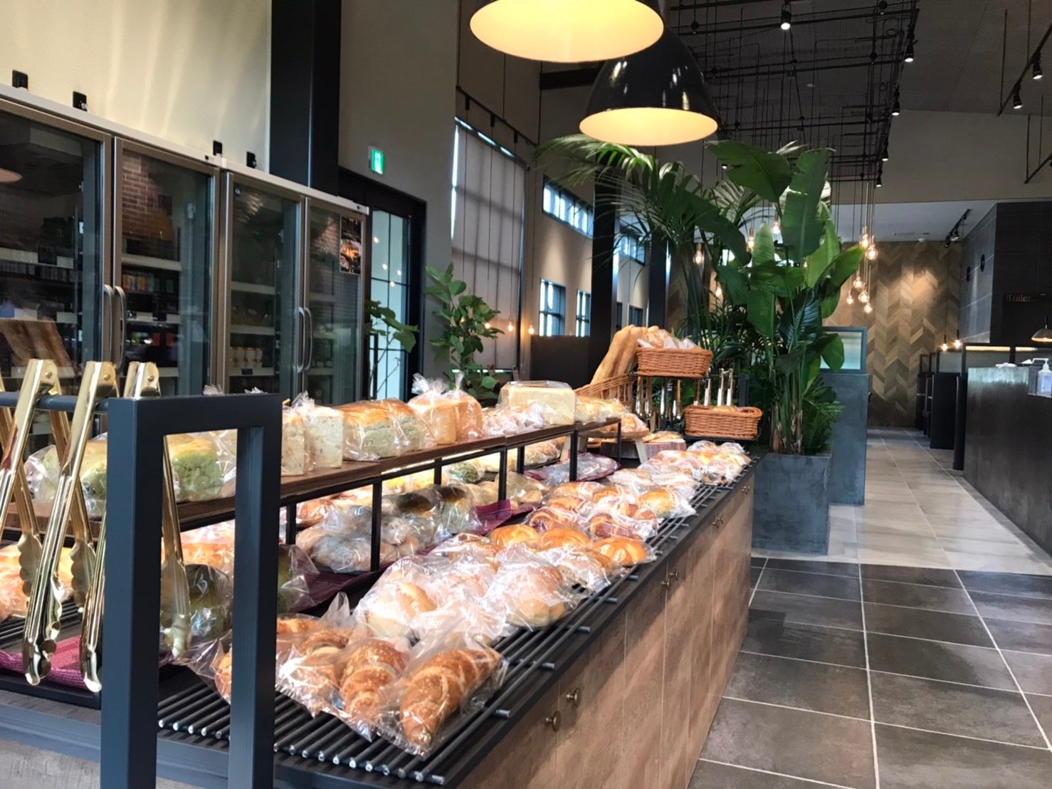 約４０種の焼き立てパン