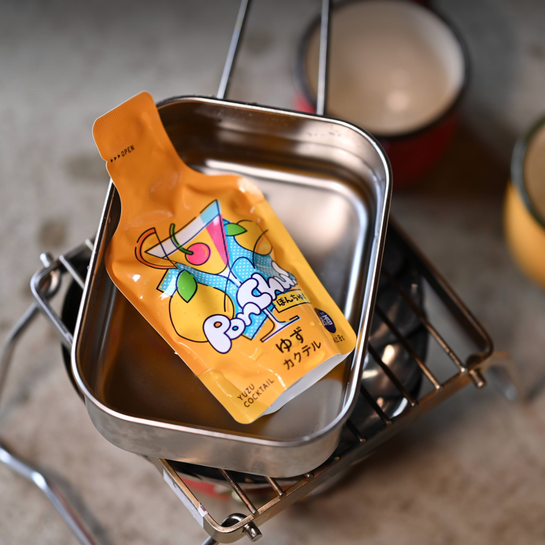 アウトドアシーンでも気温によってホッとカクテルにも