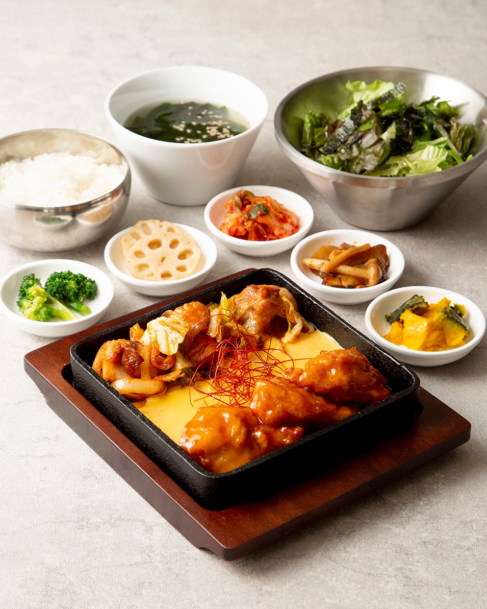 オレンジチキン&チーズタッカルビ定食（イメージ）