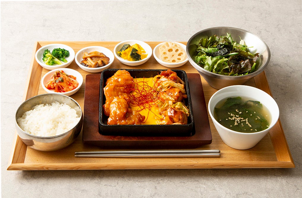 オレンジチキン&チーズタッカルビ定食(イメージ)