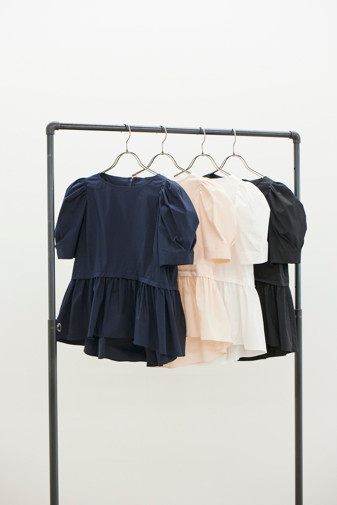 きちんと見えするペプラムブラウス カラー