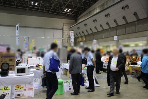<家具・工具他各地の物産等を購入できるコーナー>