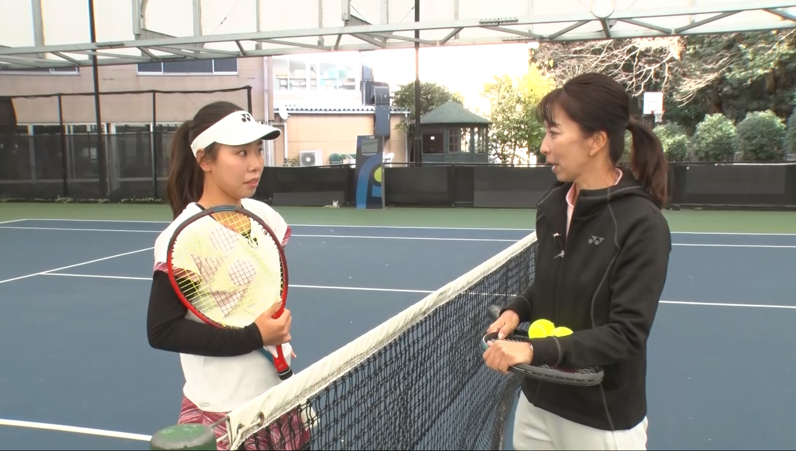 データを元に現在の課題を吉田友佳氏と話し合う