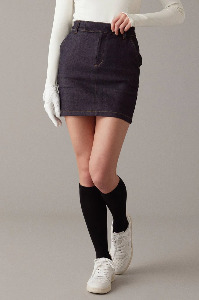 オーガニックコットンを使用したストレッチデニムスカート¥25,800(税込)