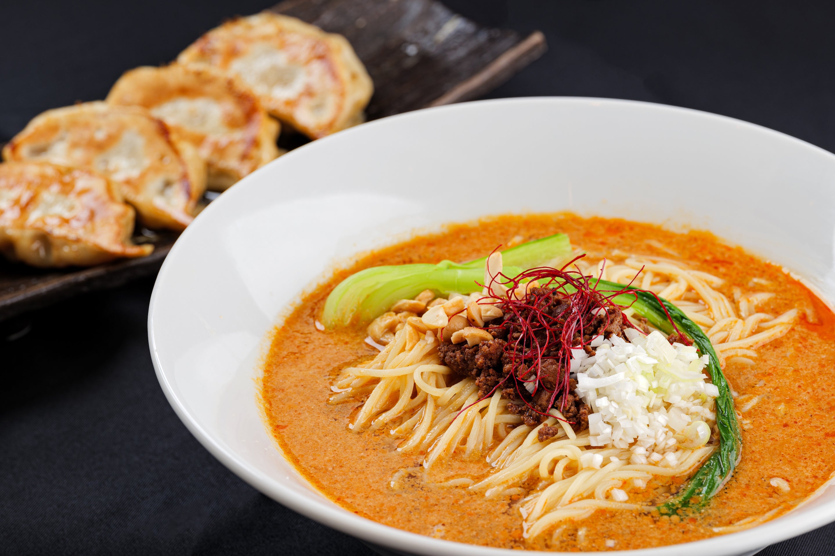 担担麺は、「元祖 担担麺」「やみつき担担麺」の2種類