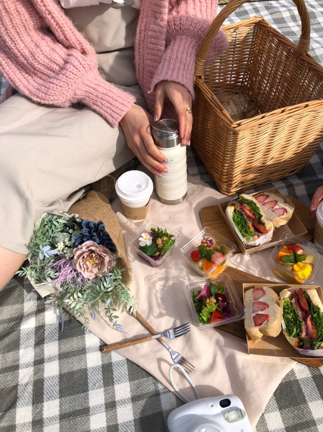 食事もお花もカラフルでSNS映え間違い無し！