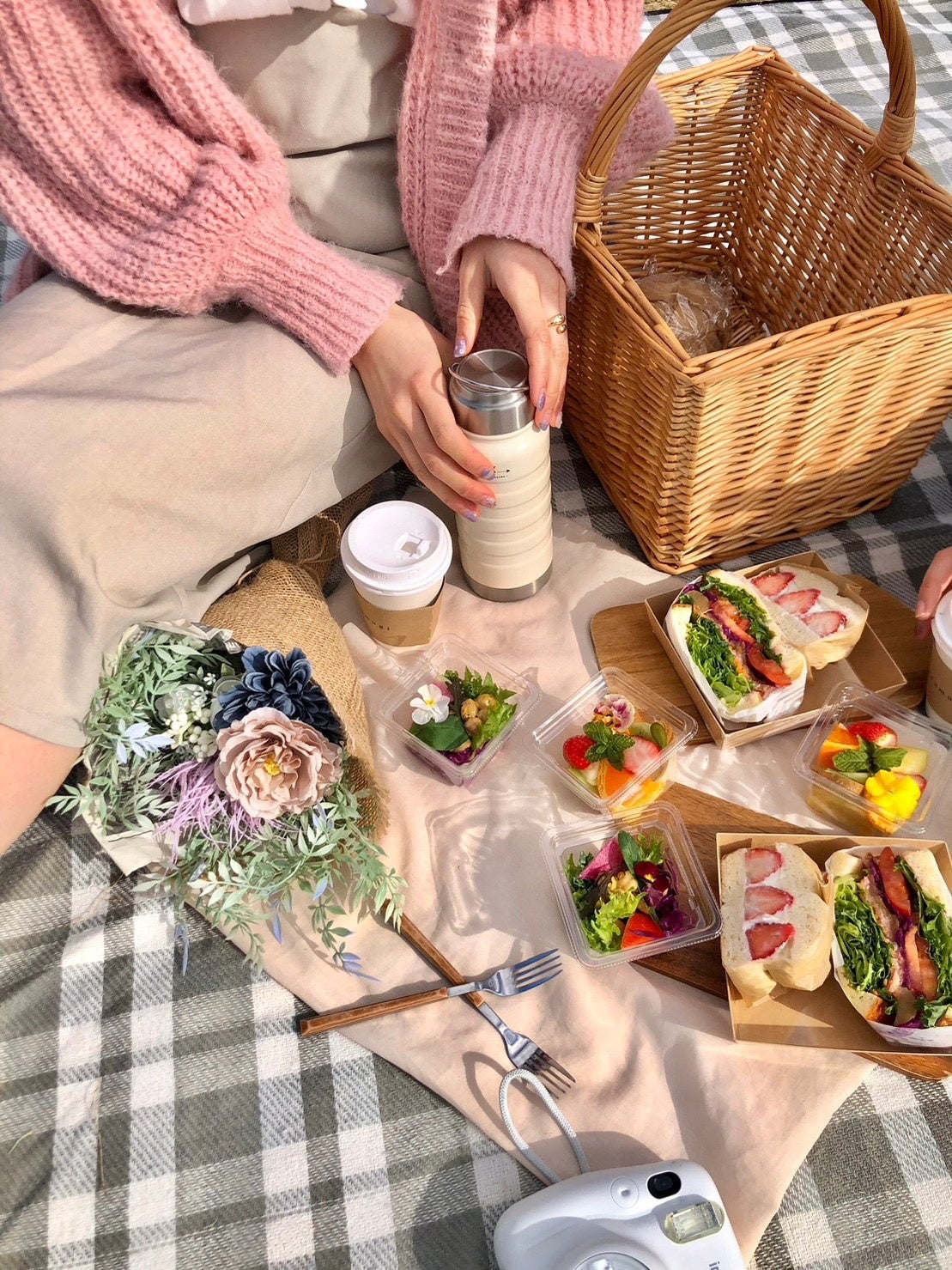 食事もお花もカラフルでSNS映え間違い無し！