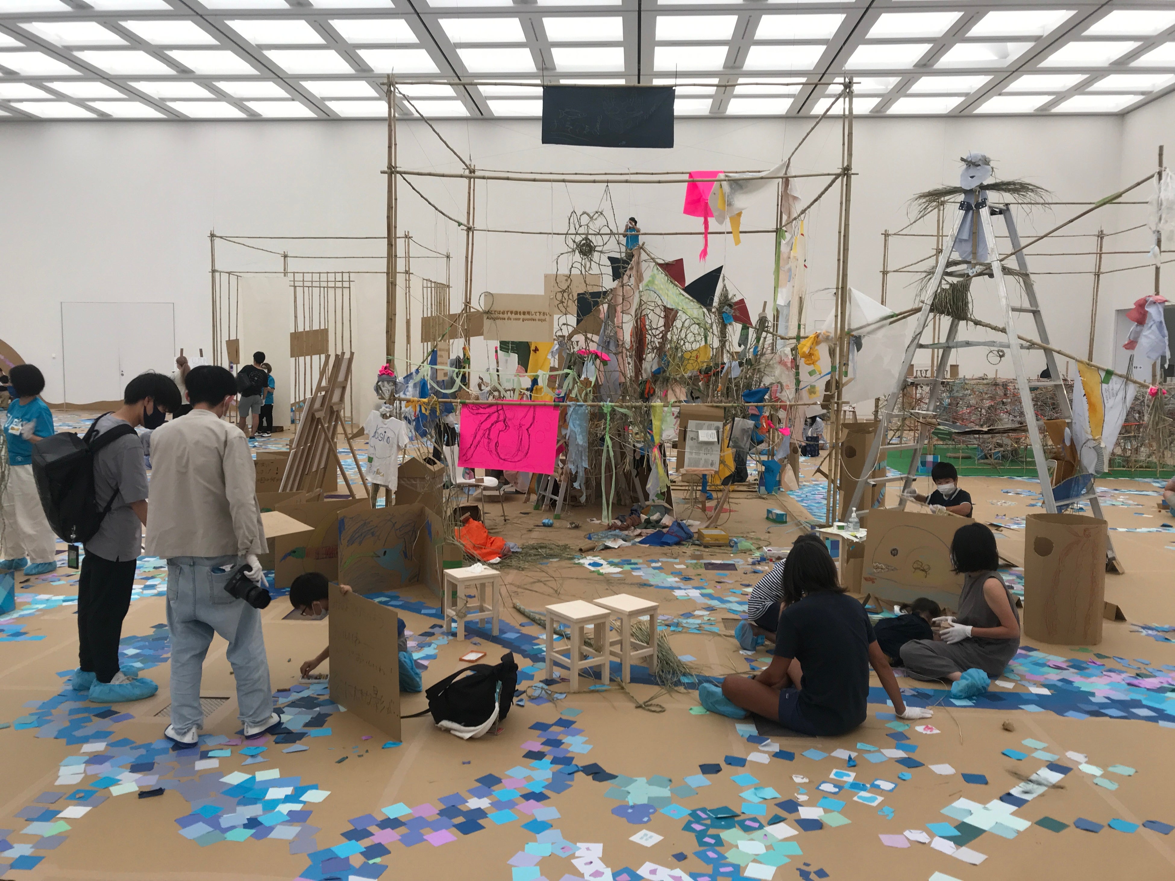 林奈緒子《HOSTAL BALCON CUBA》2021 立体. 布、藁、そのほか