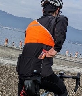 荷物を取り出しやすいワンショルダー＆ショート丈デザイン（写真の商品は開発中のものです。）