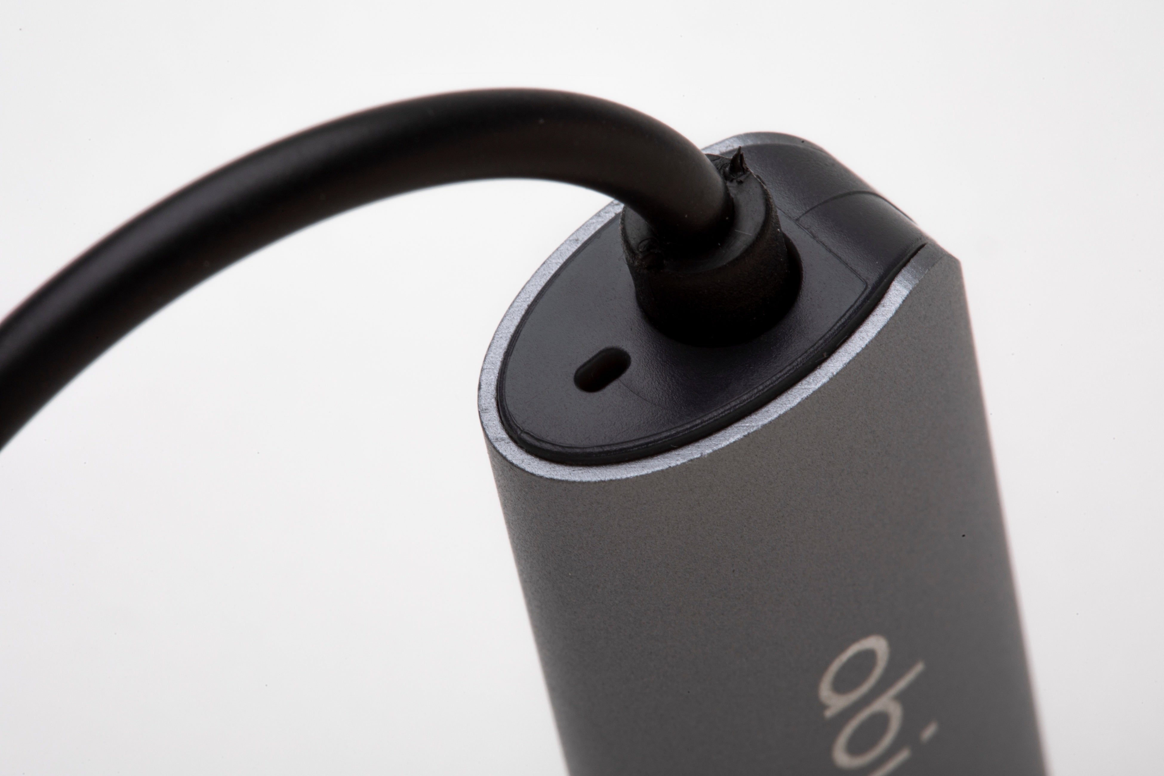 周囲の雑音を低減するノイズキャンセリングマイクアダプター「MAGIC