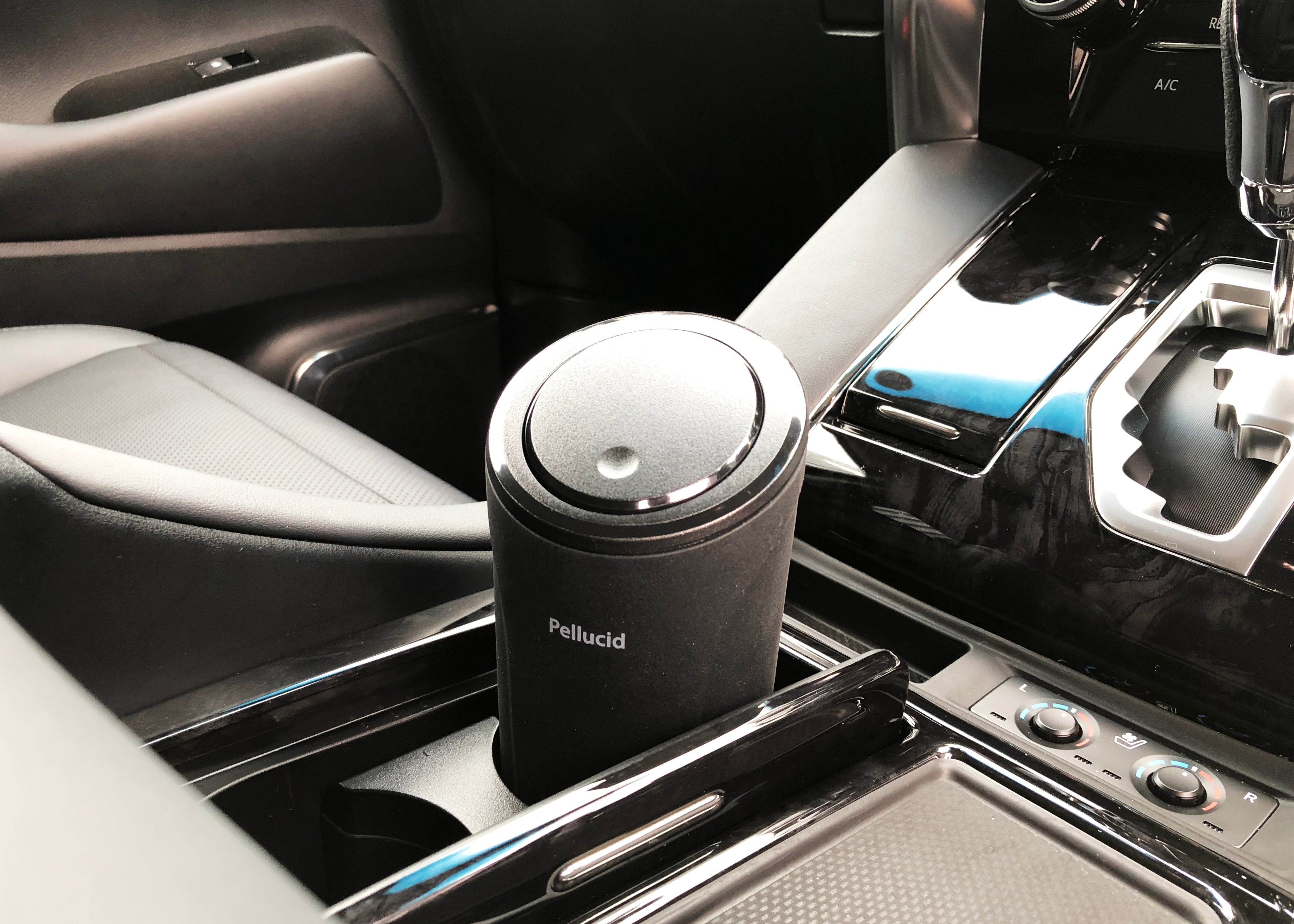 PJD2208取付例：アルファード運転席センターコンソール ドリンクホルダー