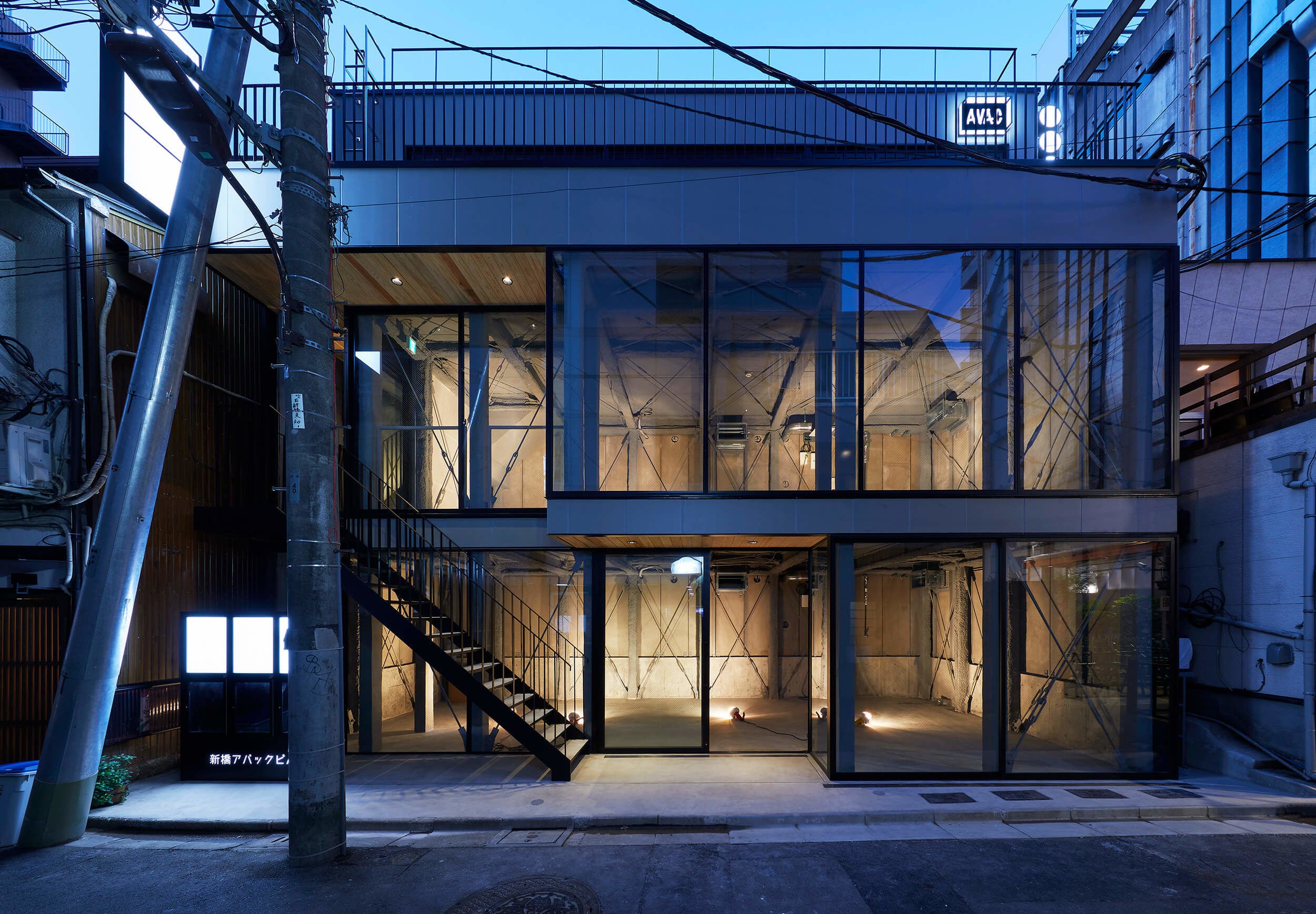 新橋の裏路地ビル