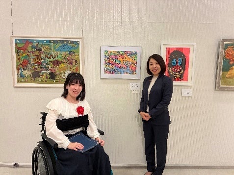 齋藤早夏さん(左)と当社グループCSR広報室長 新田香子