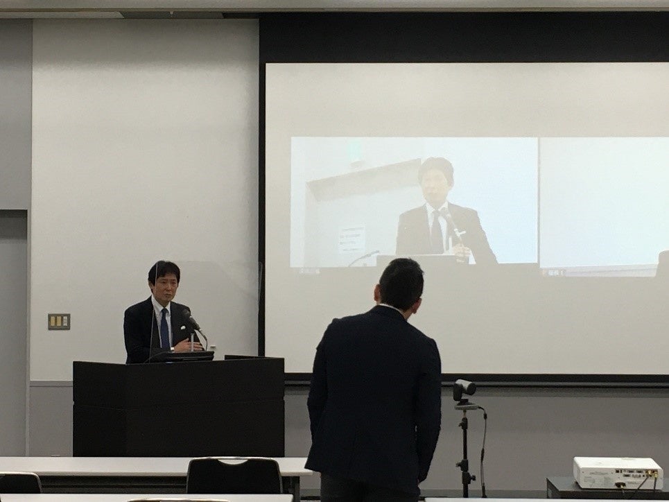 参加者からのご質問に回答される猪股先生