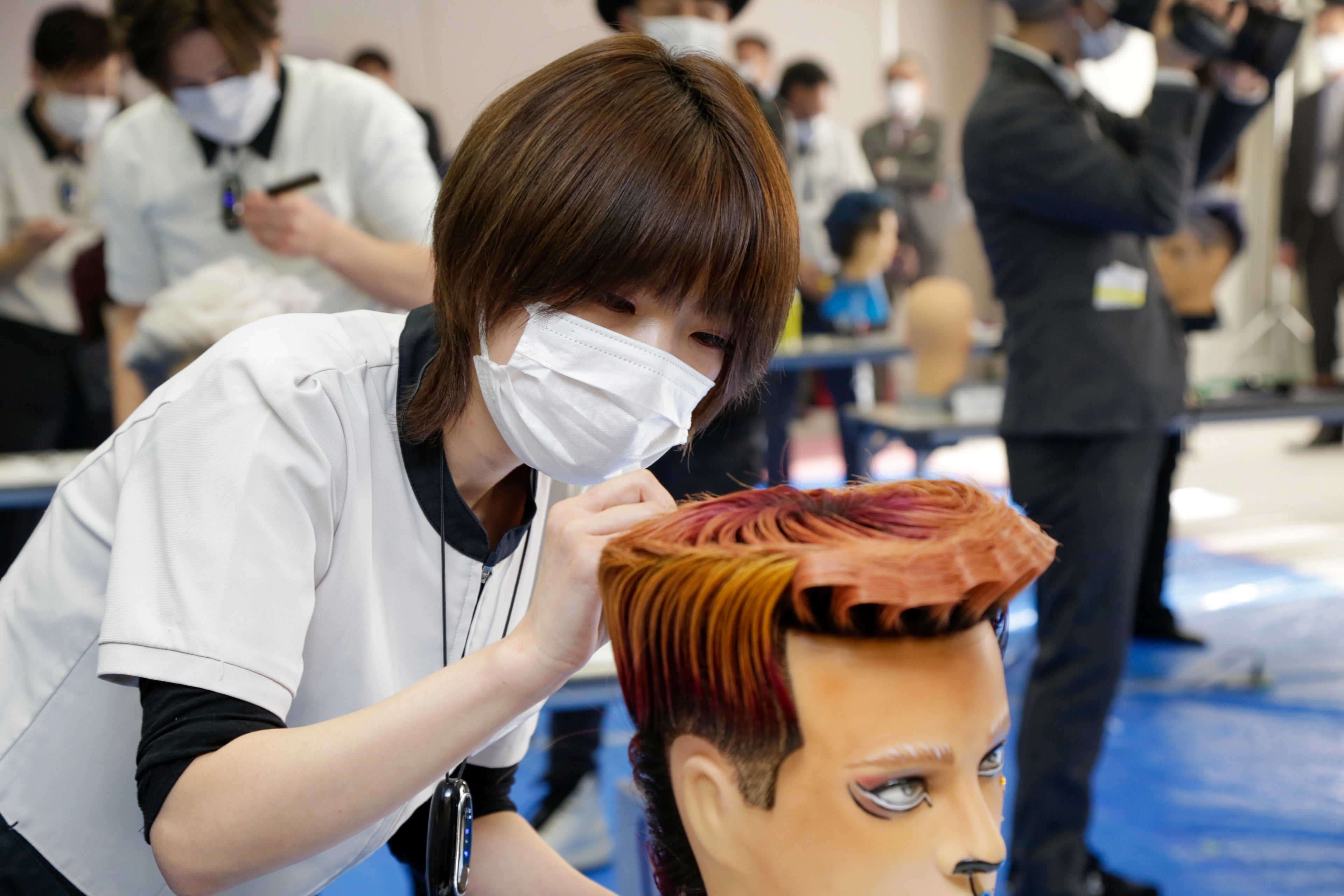 アデランスの理美容師がウィッグの技術を競う大会>『第53期 ...