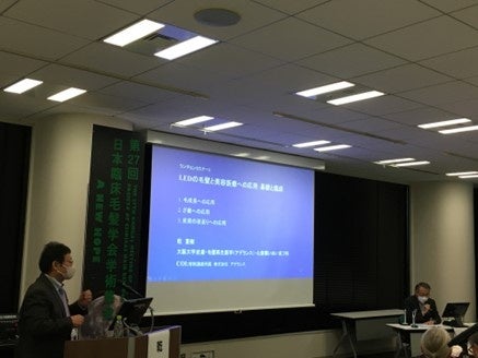 ご講演中の乾先生（手前）と座長の倉田先生（奥）