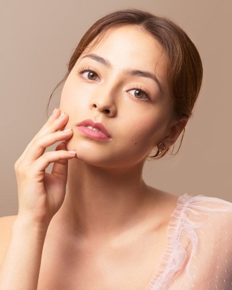 ビューステージ アイブロウサロン イメージモデルの真理子フロレンティーナさん