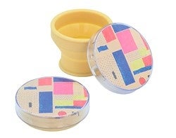 （左）「携帯コップ（お薬ケース付き）」