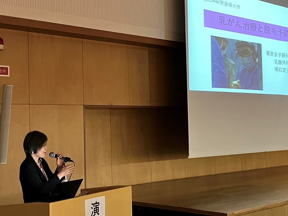 講演中の明石先生