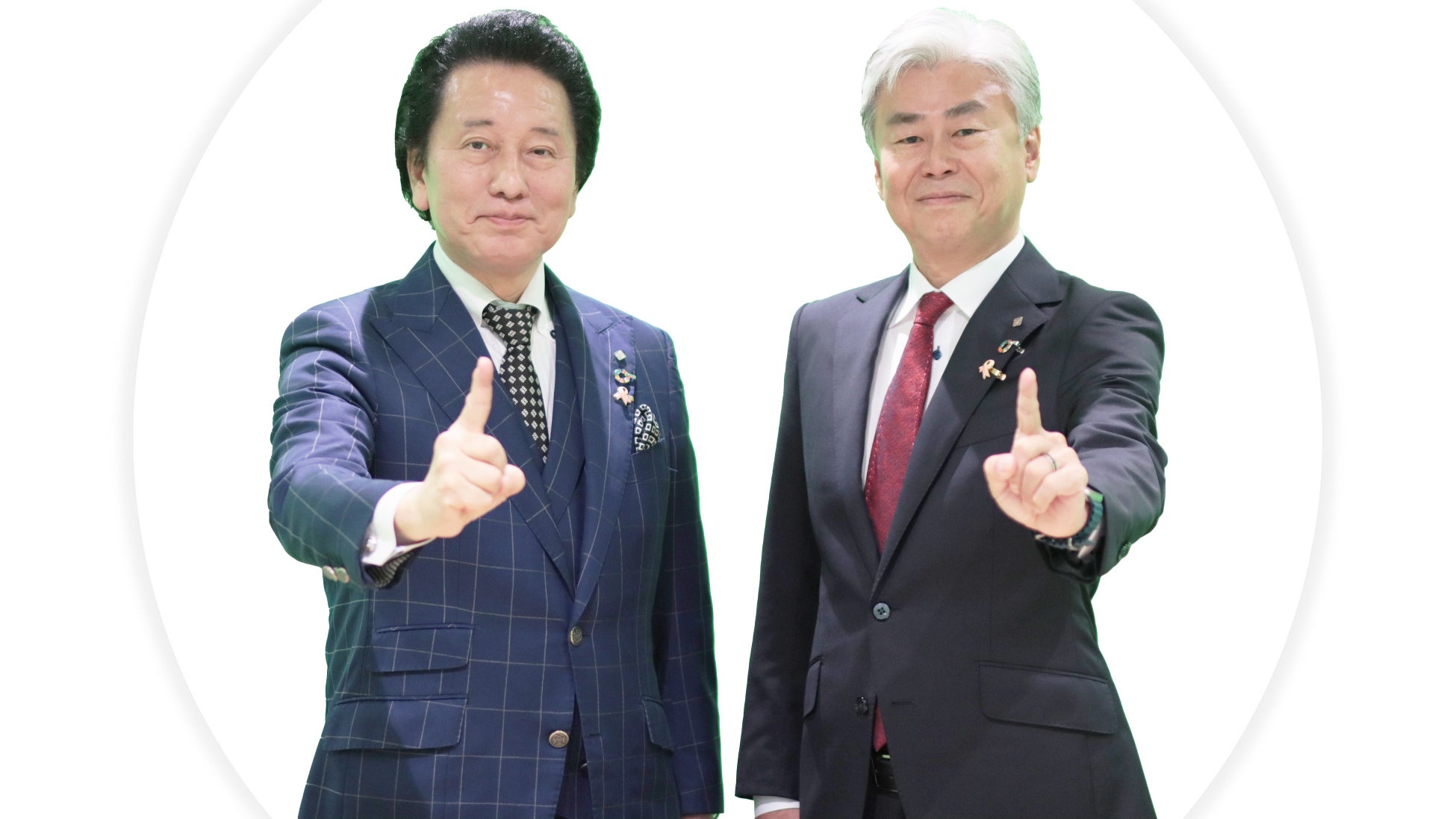 左:代表取締役社長グループCEO 津村佳宏 右:新任代表取締役社長グループCEO 鈴木洋昌