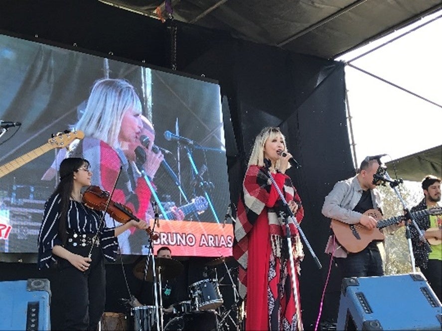 「バレラ祭り」ライブの様子