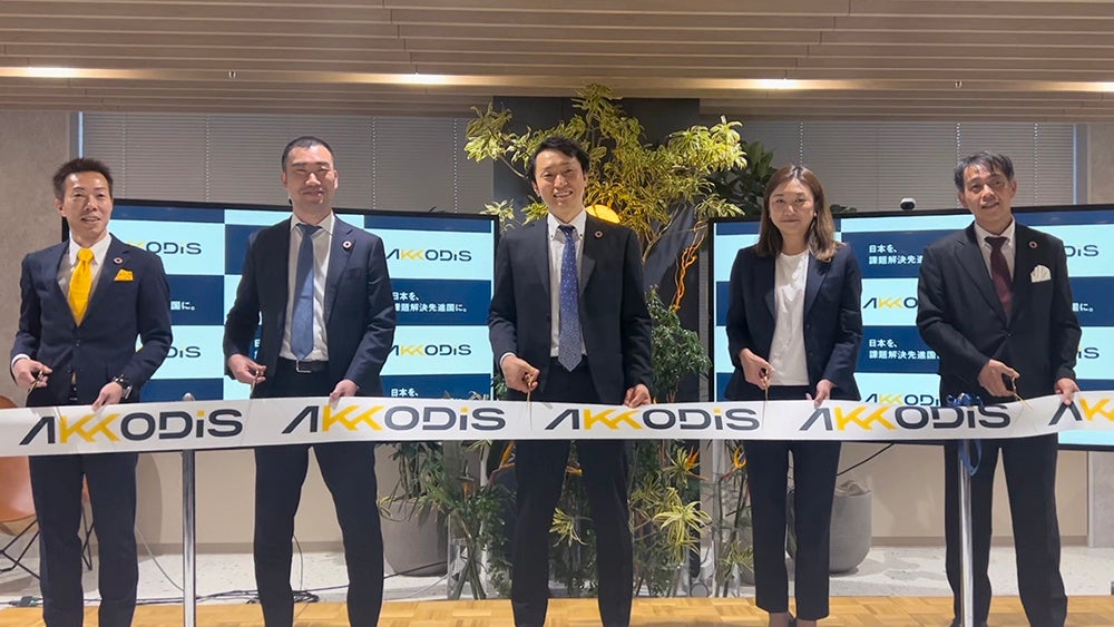 テープカットセレモニーの様子