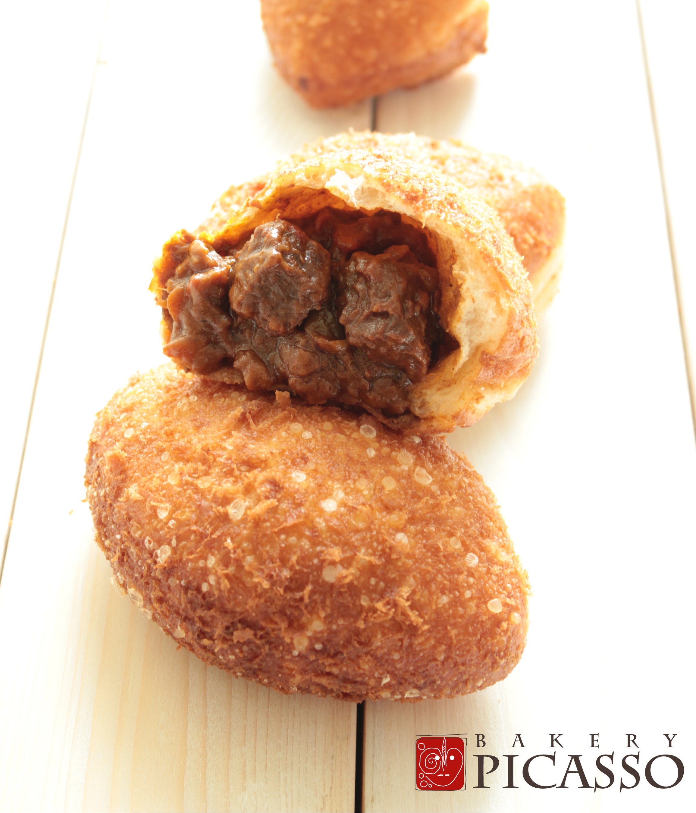 カレーパングランプリ5年連続金賞受賞_牛肉ゴロゴロカレーパン