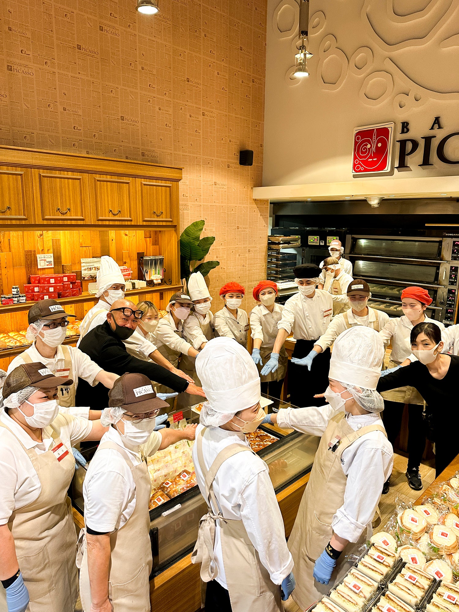 みんなで協力して美味しいパンを提供しています！①