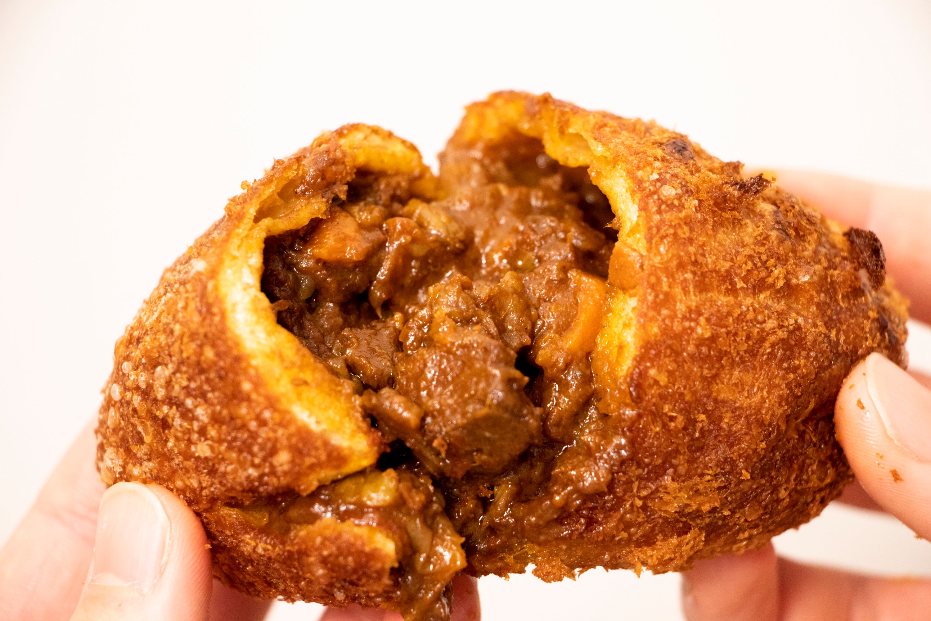 牛肉ゴロゴロカレーパン_税込238円