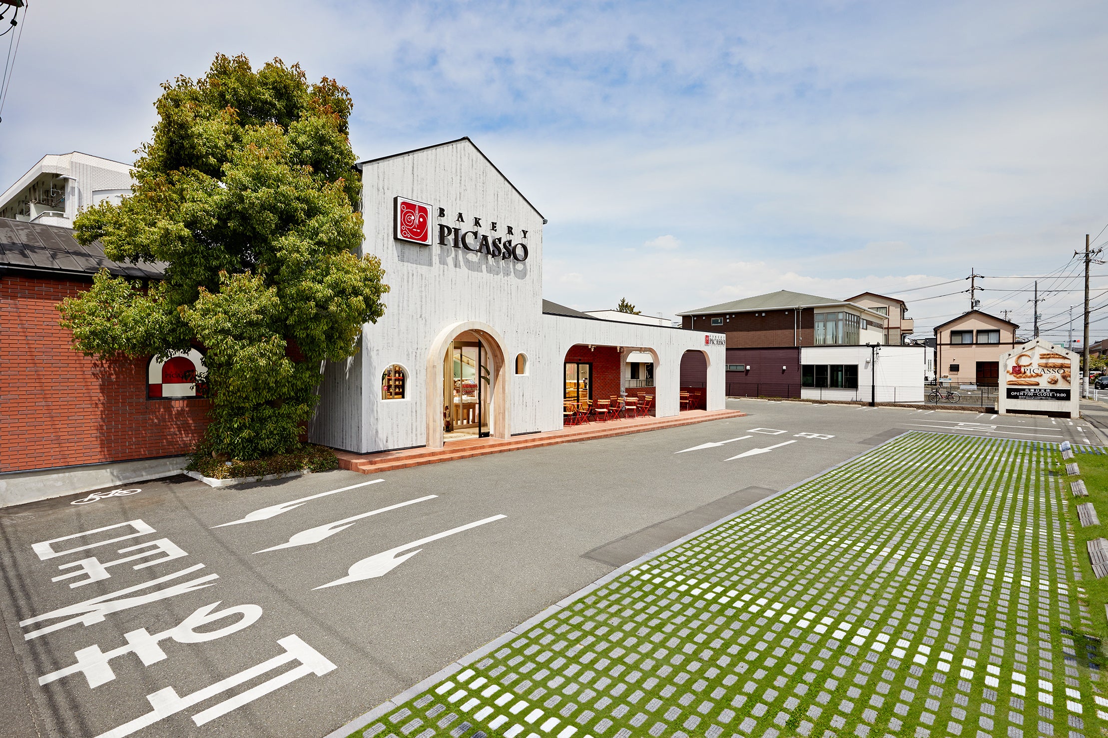 烏森本店_駐車場30台あり