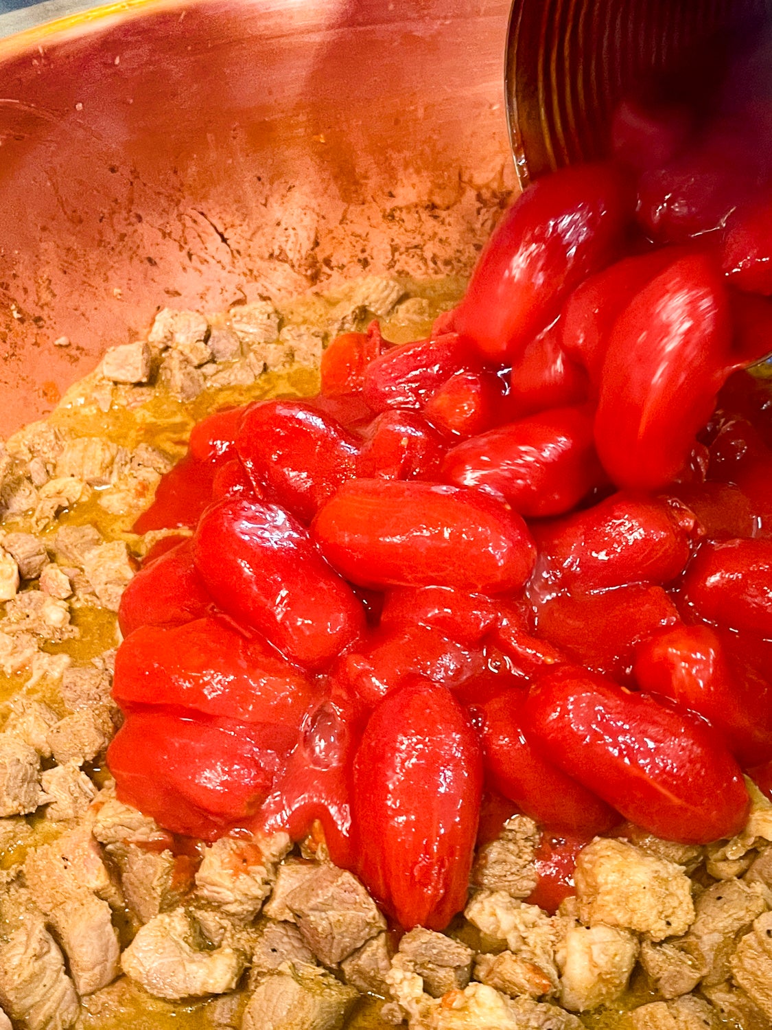 03_無添加のイタリアンホールトマト缶でトマトの酸味をプラス