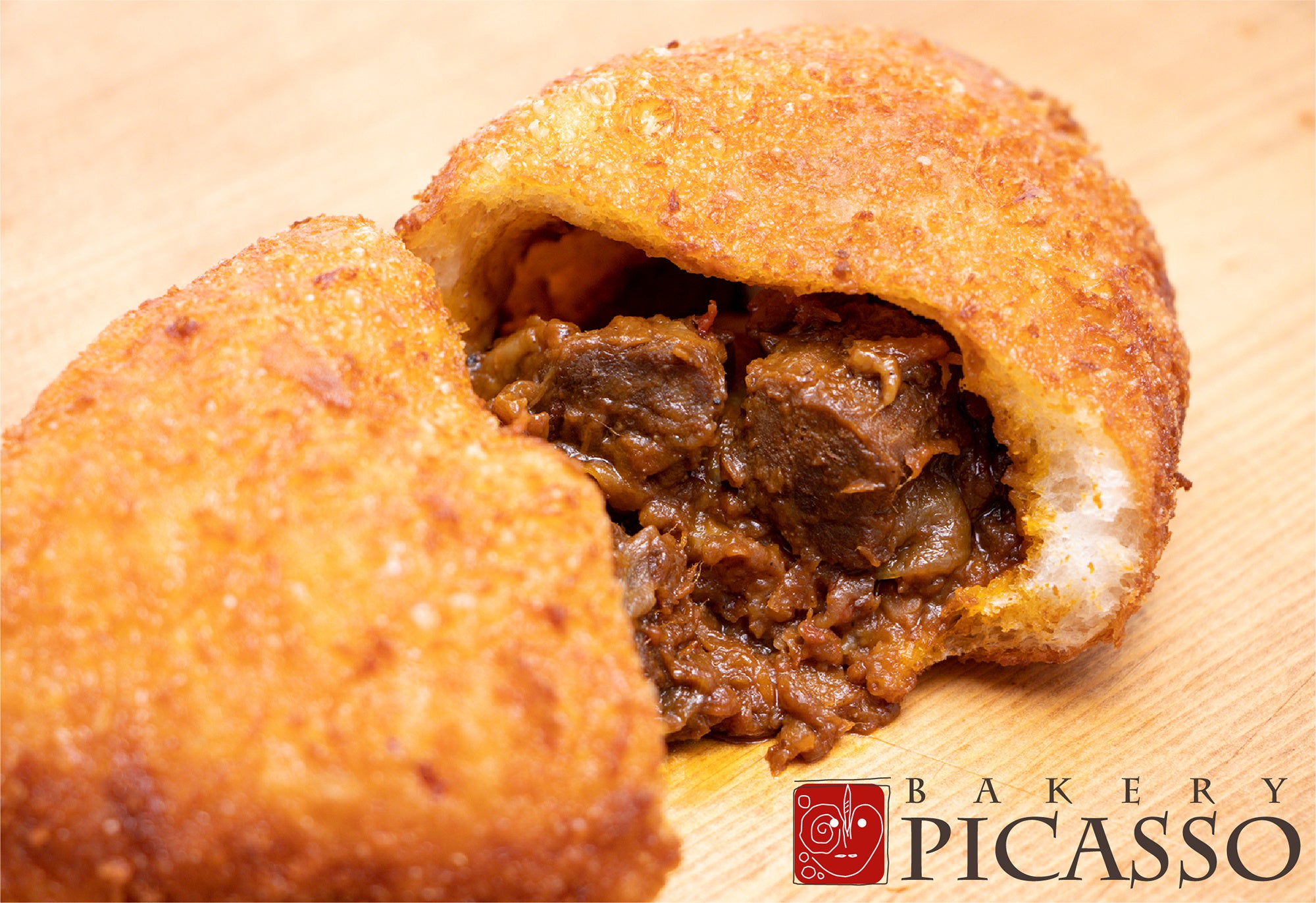 カレーパングランプリ6年連続金賞受賞_牛肉ゴロゴロカレーパン